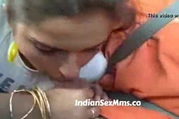 
                                          Pakistani ladki ne car me lund chusa
                                      