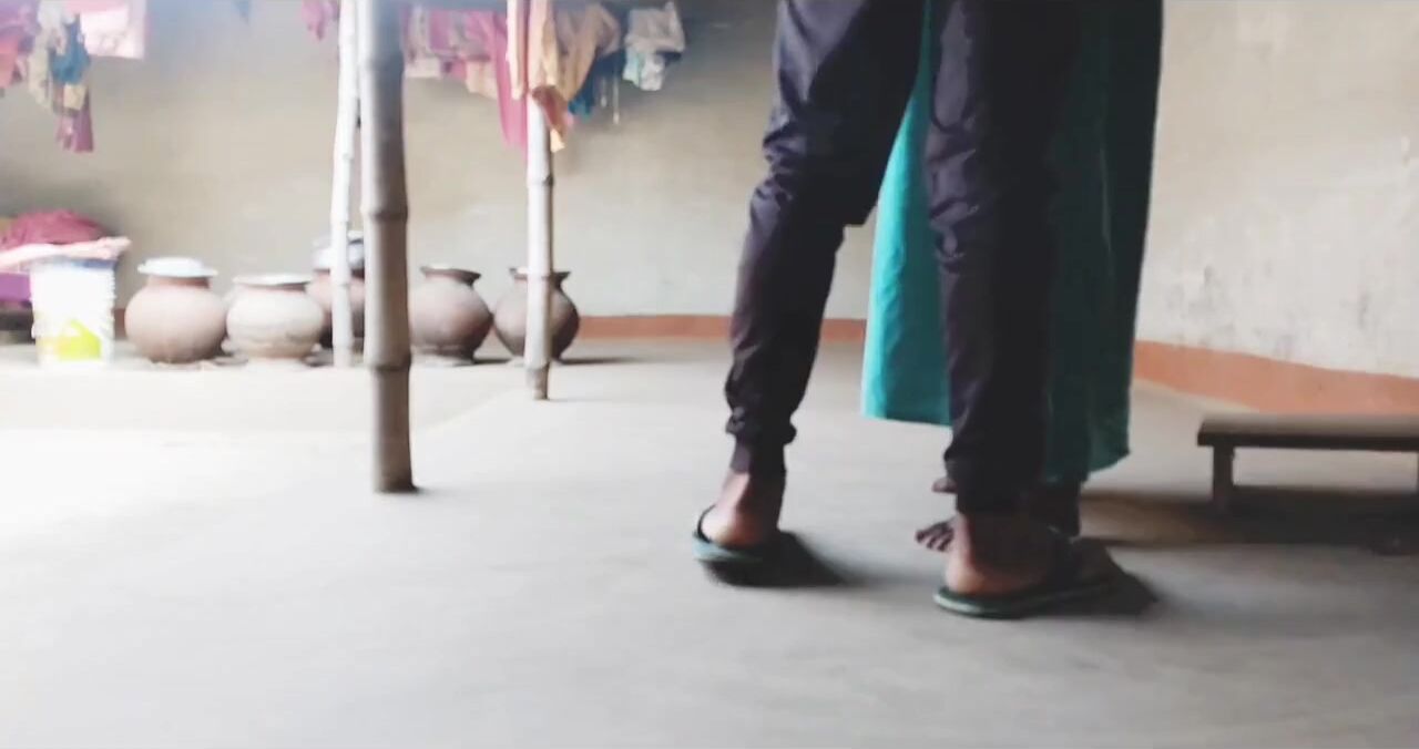 
                                          Chudne se pahle bhabhi nai kari apne taango ki maalish
                                      