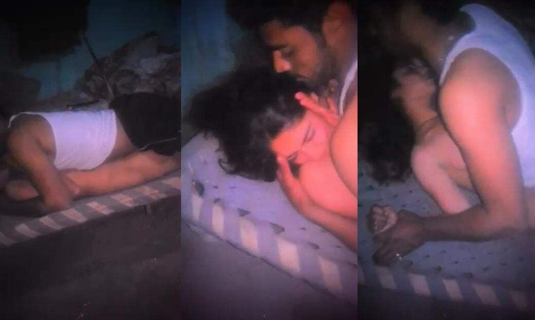 
                                          Gaon ki jawan ladki ki chudai kiya uske boyfriend nai apne dost k saamne
                                      