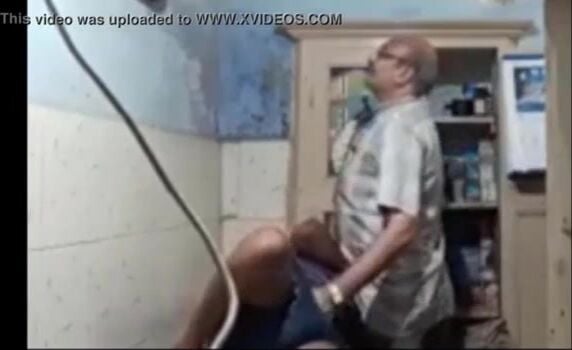 gujarati doctor ne bhabhi ki chut me ungli ki