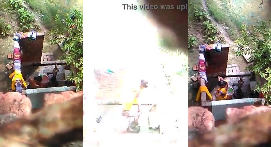 
                                          Khule me nahati hui desi bhabhi
                                      