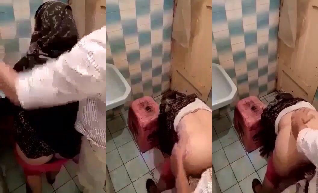 
                                          Muslim aunty ne chudwaya toilet me
                                      