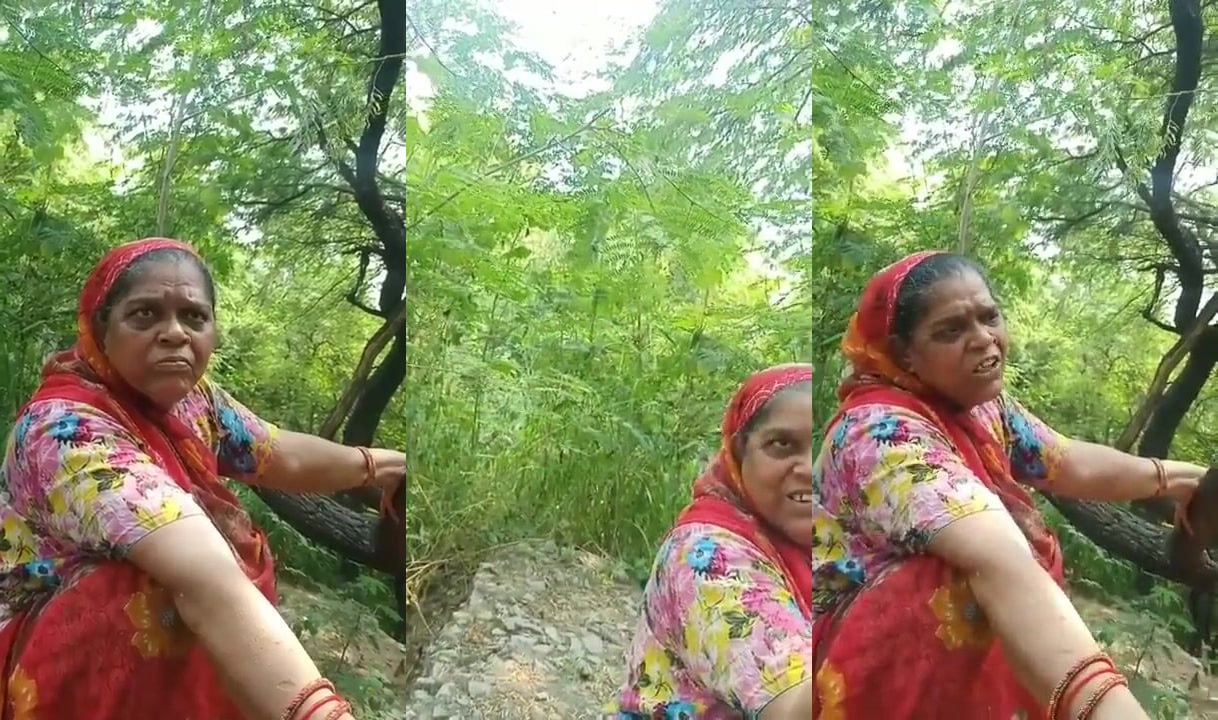 
                                          100 rupye me chut dene lagi thi highway ki budhi randi
                                      